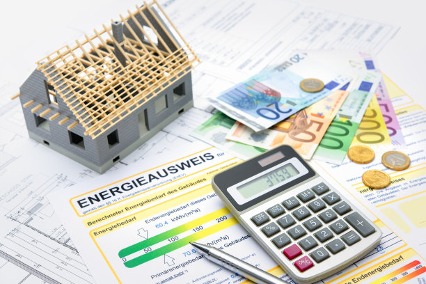 房子，钱和计算器图片下载