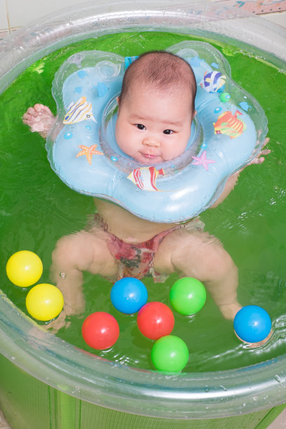 亚洲女孩游泳图片下载