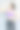 年轻女子在运动后喝水。图片下载