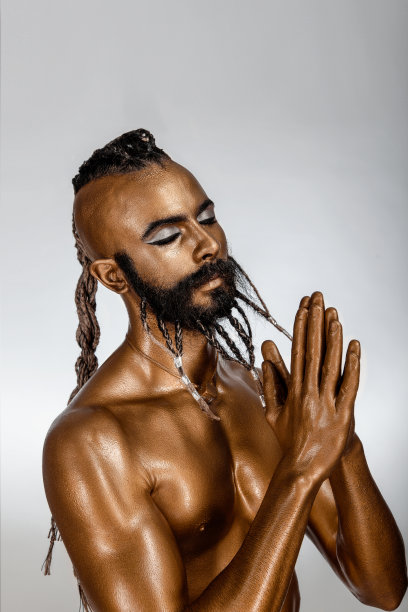 面对强大的金色阿拉伯战士8。图片下载