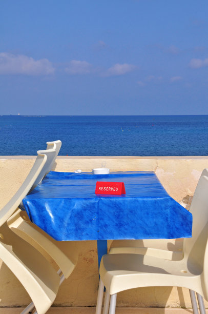 海边的咖啡桌图片下载