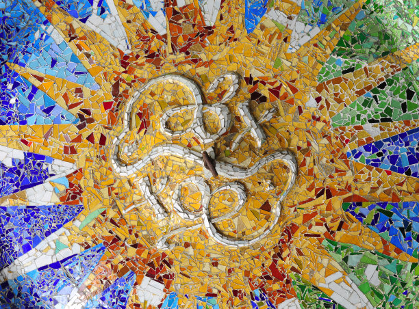 公园Güell低层庭院的天花板细节图片下载