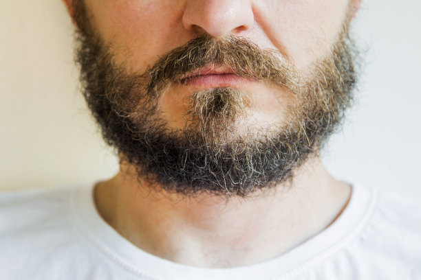 有胡子的男人图片下载