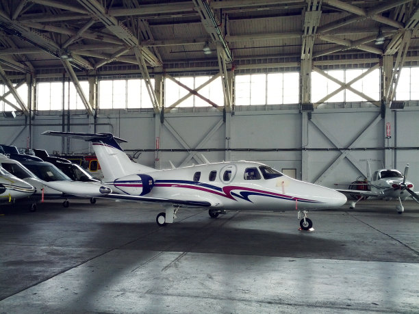 Eclipse 500商务机在机库图片下载