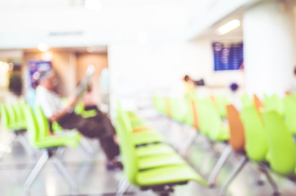 模糊病人在医院等着看医生，抽象的背影图片下载