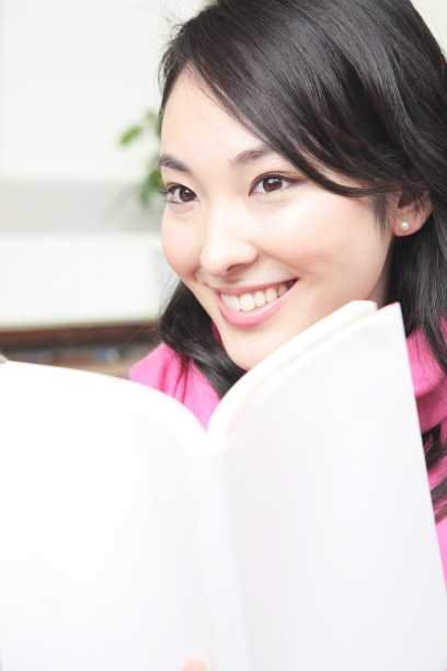 读书的女孩图片下载