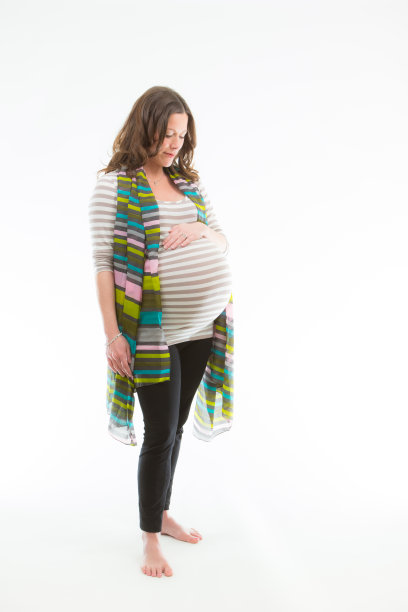 白色背景上的孕妇图片下载