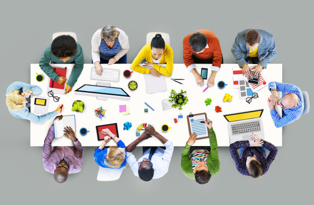 一群商业人士正在为一个新项目做计划图片下载