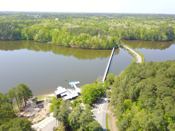 约翰逊湖公园和步道图片下载