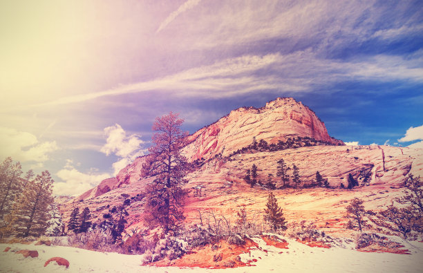 锡安国家公园的复古风格化山脉。图片下载