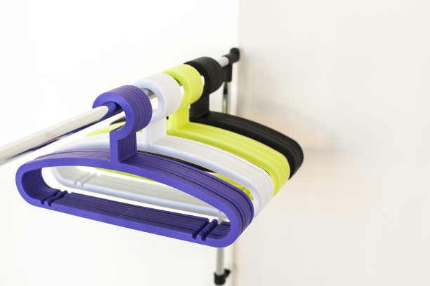 空荡荡的衣架图片下载