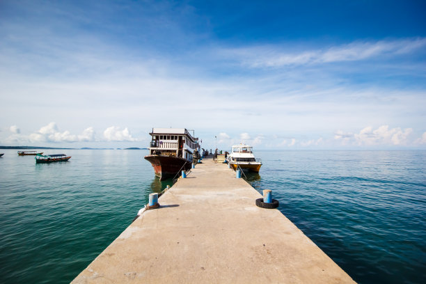小港口和渡轮图片下载