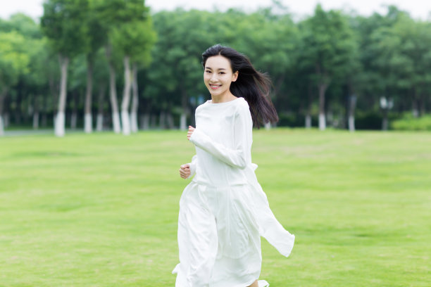 女孩跑了图片下载