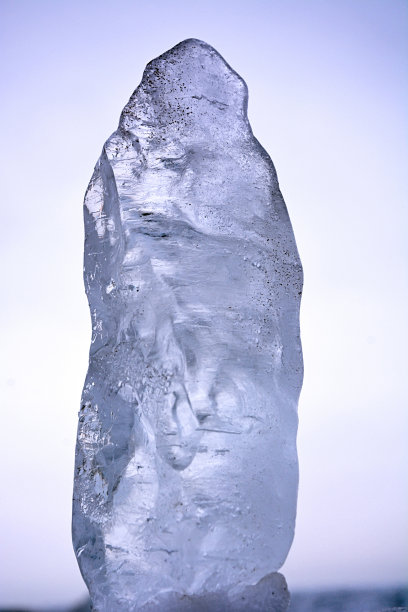 冰和日落。冬天的场景，特写图片下载