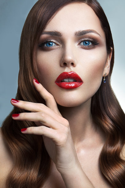 红唇美女的肖像。图片下载