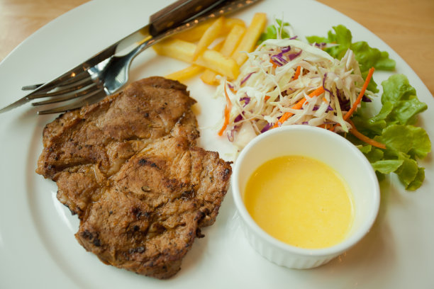 牛排,烤猪肉图片下载