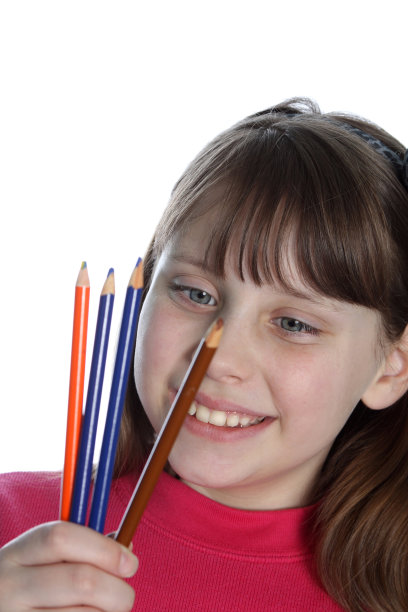 挑选一支彩色铅笔图片下载