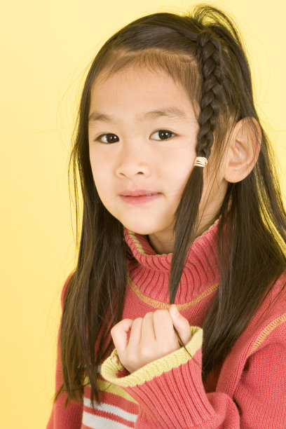 梳着辫子的女孩的肖像图片下载