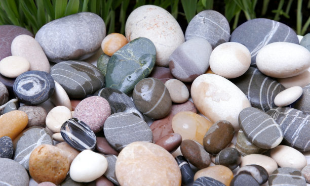 潮湿的鹅卵石图片下载