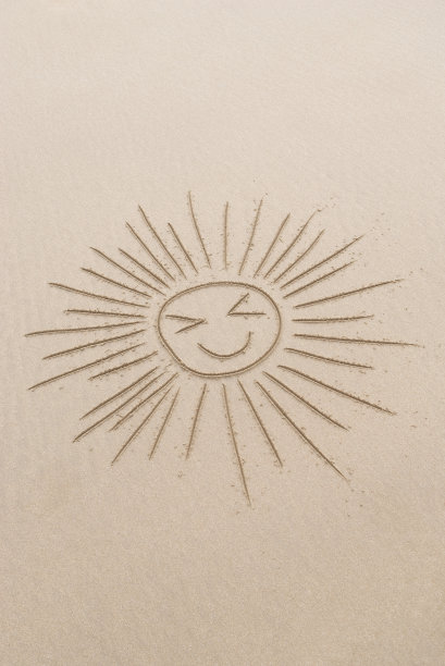 阳光和阳光在沙滩上画图片下载