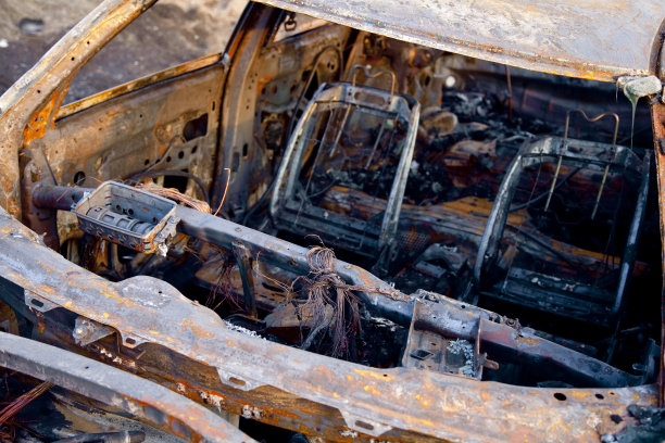 烧焦的车祸图片下载