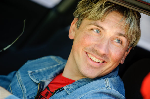 幸福成功男人的肖像图片下载