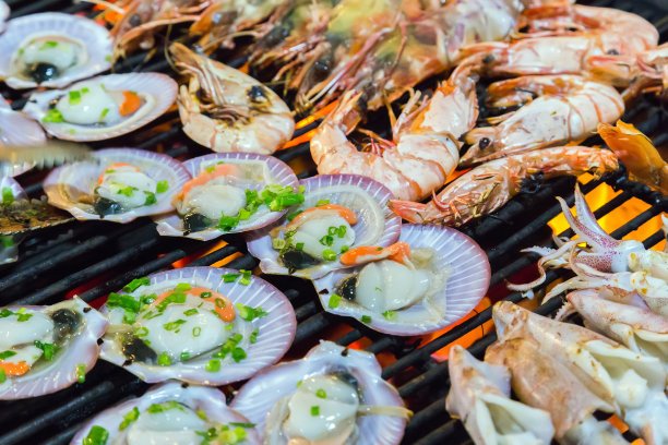烧烤烹饪海鲜。图片下载