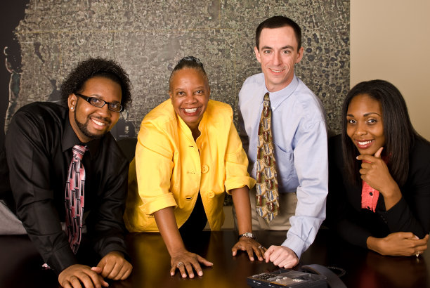 正在召开电话会议的工作组图片下载