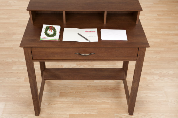 桌上的西班牙圣诞贺卡图片下载