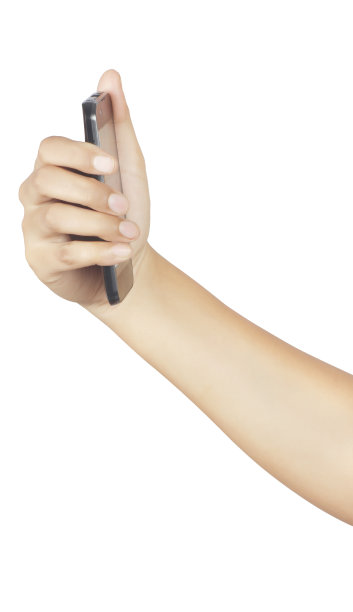 女性手持智能手机图片下载