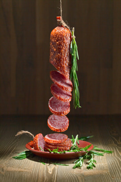 香肠和迷迭香图片下载