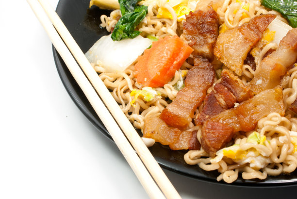 炒面和筷子图片下载