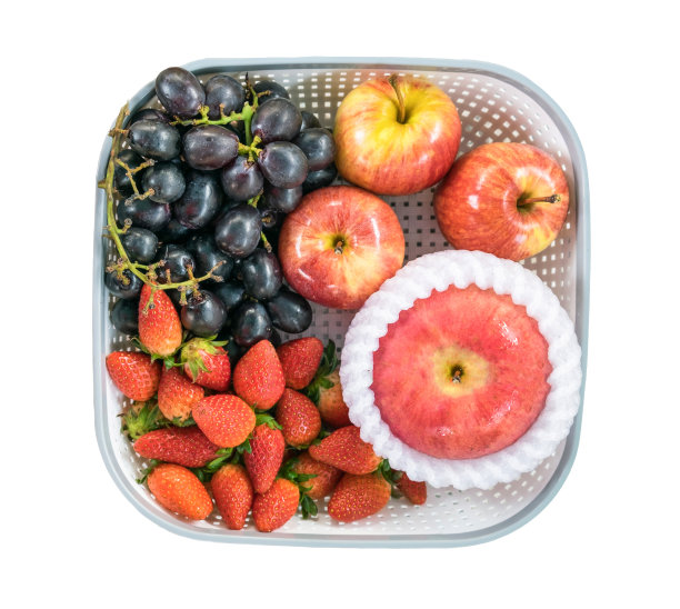 托盘里的苹果、草莓和黑葡萄图片下载