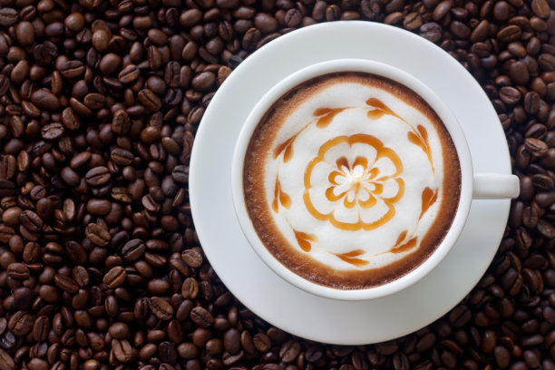 以咖啡豆为背景的咖啡图片下载