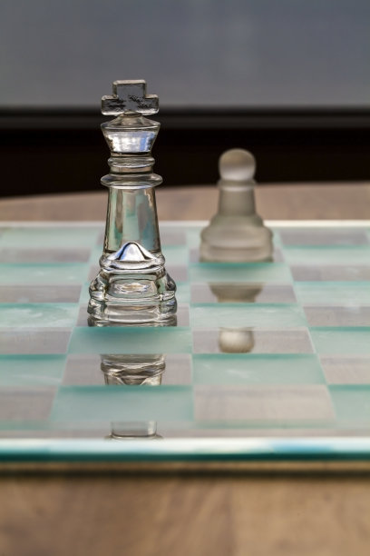 国际象棋王，棋子，作为商业概念-竞争和推广。图片下载