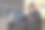 坐在长椅上的游客图片下载