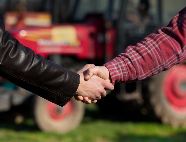 农民们握手图片下载