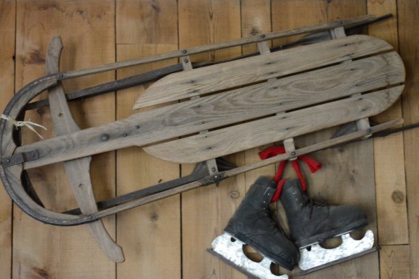 有溜冰鞋的雪橇图片下载