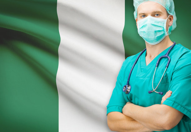 背景为尼日利亚国旗的外科医生系列图片下载