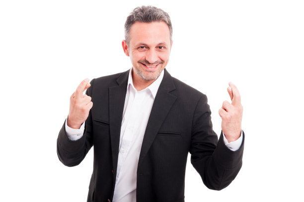 英俊的年轻人交叉手指图片下载