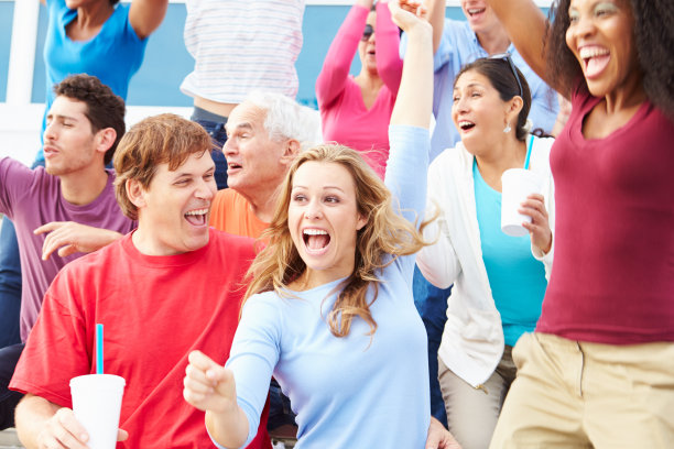 户外运动庆典上的观众图片下载