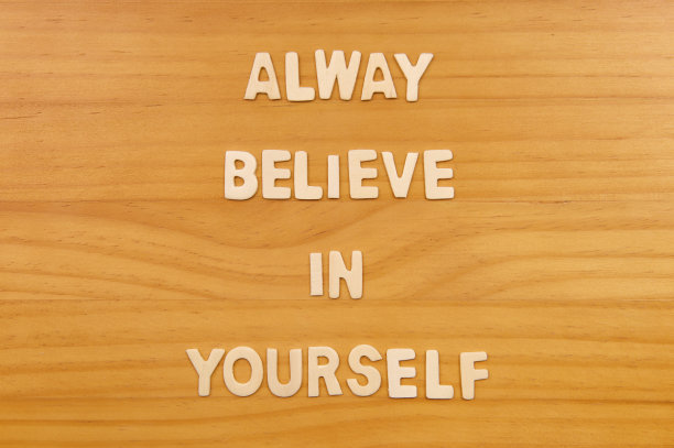 木制的英语单词图片下载