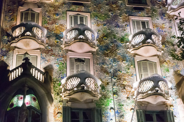 带有头骨元素的阳台图片下载