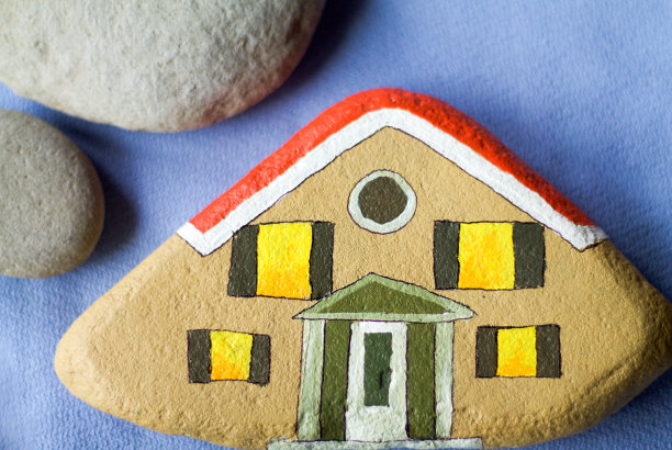 近距离自制彩绘石为家图片下载