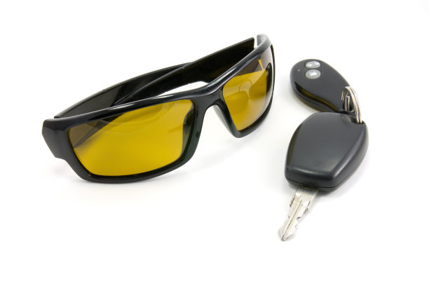 太阳镜和车钥匙图片下载
