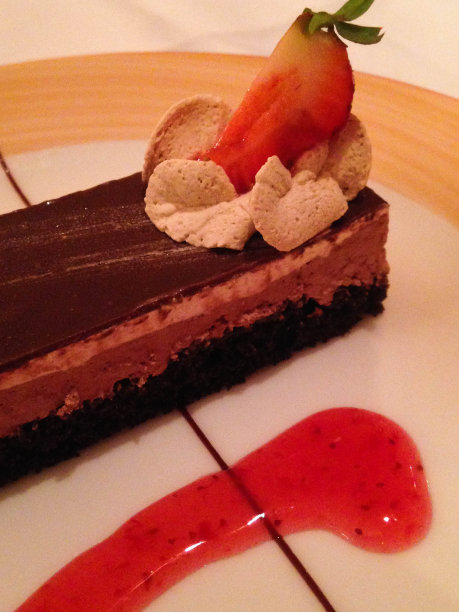 草莓巧克力甜点蛋糕图片下载