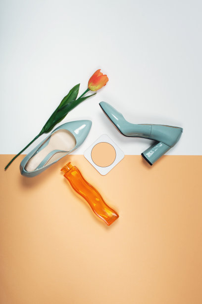 时髦的高跟鞋。夏装，奢侈派对鞋。最小的时尚概念图片下载