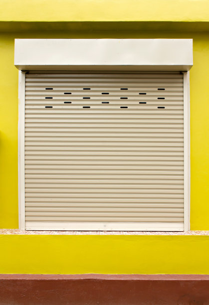 卷帘门或卷帘门。图片下载