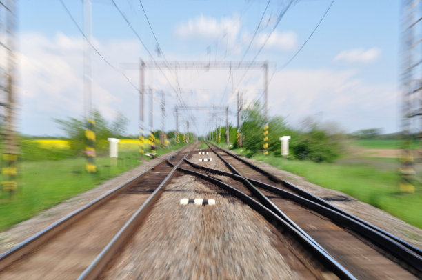 模糊的铁轨图片下载