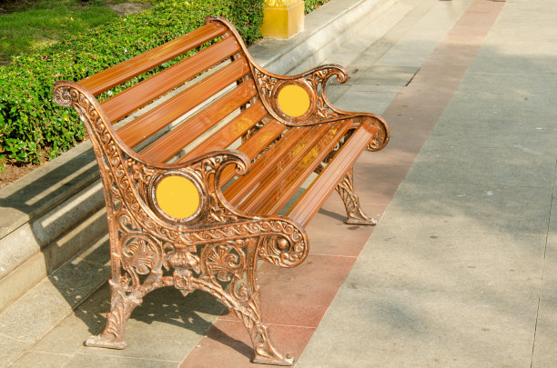 在公园长椅上图片下载